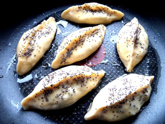 Мини-пирожки с капустой, сельдереем, шпинатом и сыром