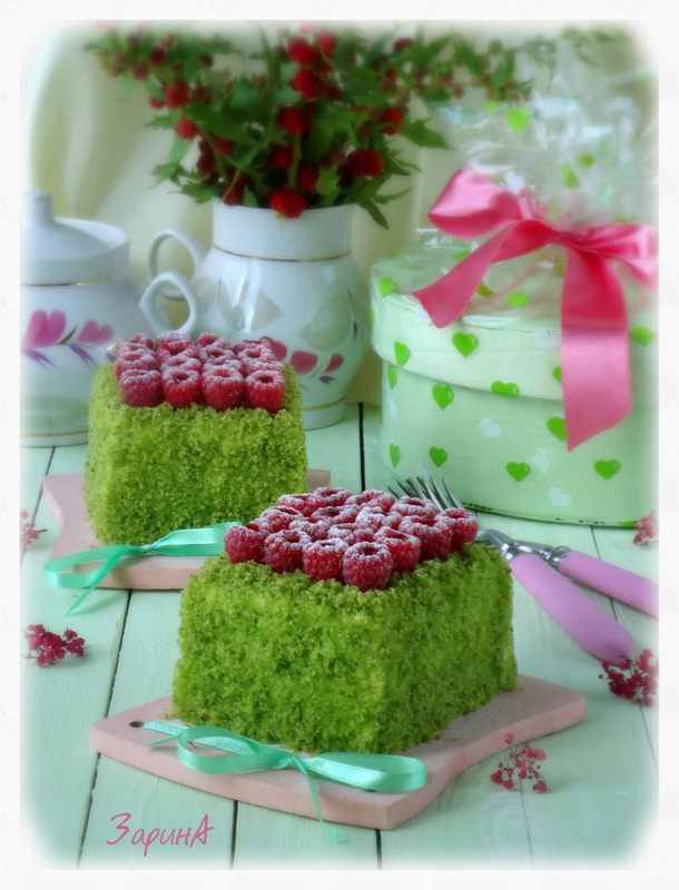 Пирожное Шпинат-малина