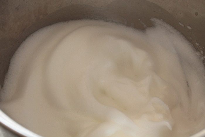 Сливовый пирог с шоколадным пудингом