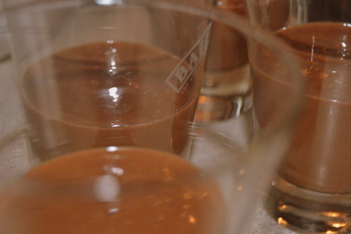 Шоколадный мусс с малиновым кремом