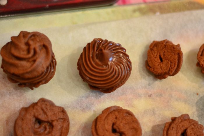 Печенье с кремом &amp;quot;Шоколадный поцелуй&amp;quot; (Csoki csók teasütemény)