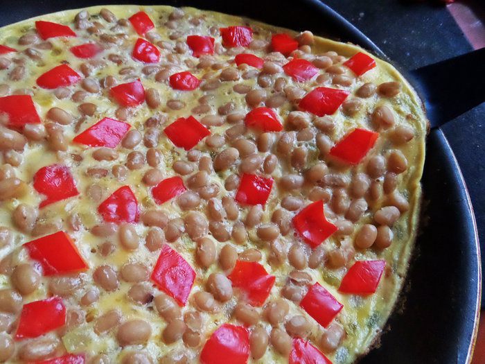 Омлет с фасолью и овощами