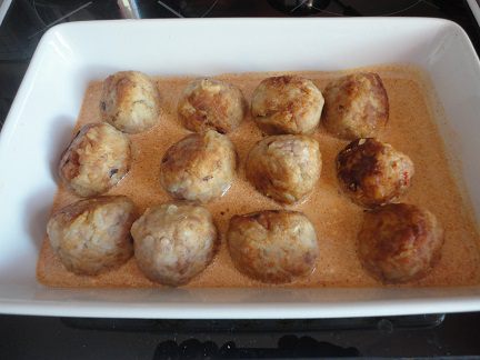 Тефтели с томатно-сметанным соусом