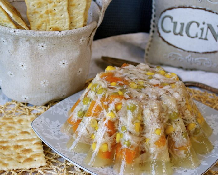 Аспик из курицы и овощей