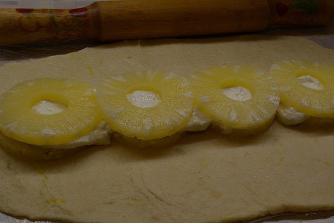 Пирог с ананасами и творогом