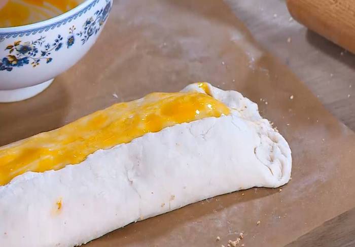 Быстрый штрудель с финиками и орехами 