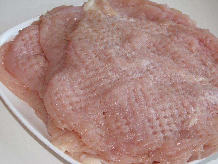 Куринные рулетики с начинкой из слив