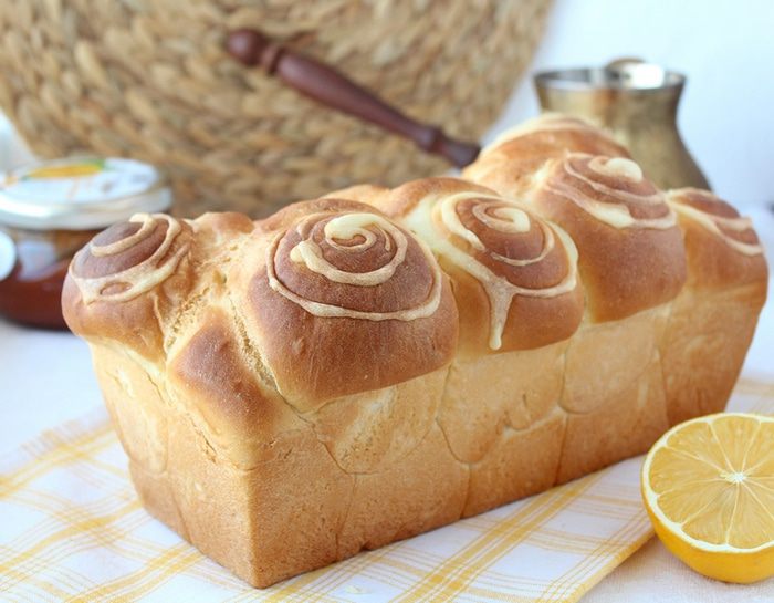 Сдобный хлеб с узором