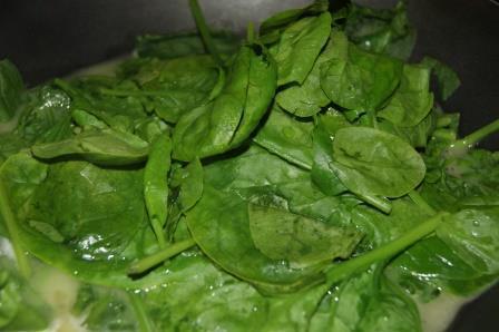 Мини-пироги из творожного теста со шпинатом