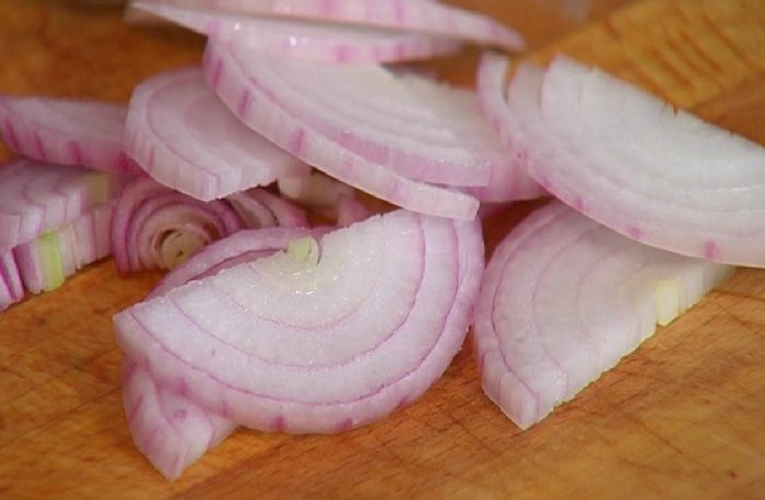 Пенне с острыми колбасками и сладким перцем 