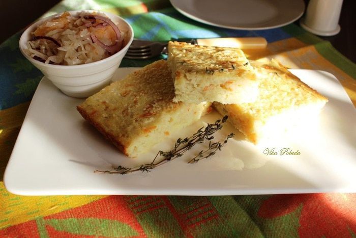 Манный пирог с квашеной капустой