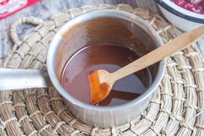 Блинный пирог с вишней и шоколадом