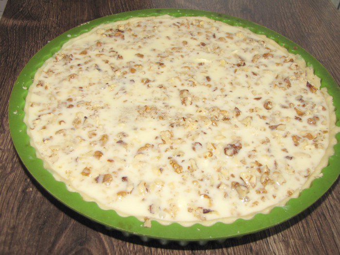 Пряный пирог с тыквой и орехами