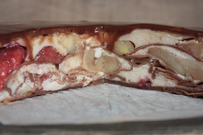 Муссовый торт с шоколадными блинами