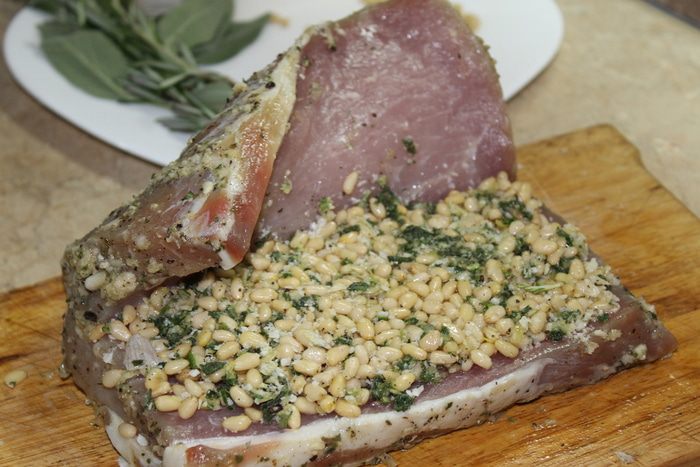 Ароматная фаршированная корейка к Рождеству