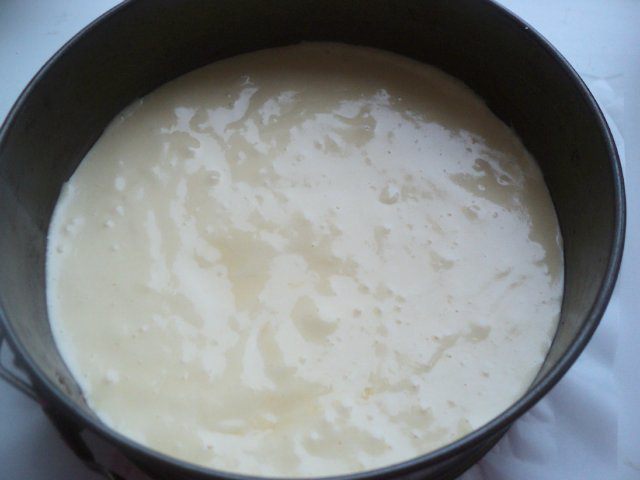 Торт с персиками и малиной