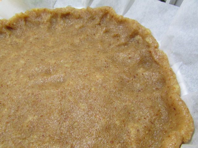 Пирог с карамелизированной тыквой, фисташками и марципаном