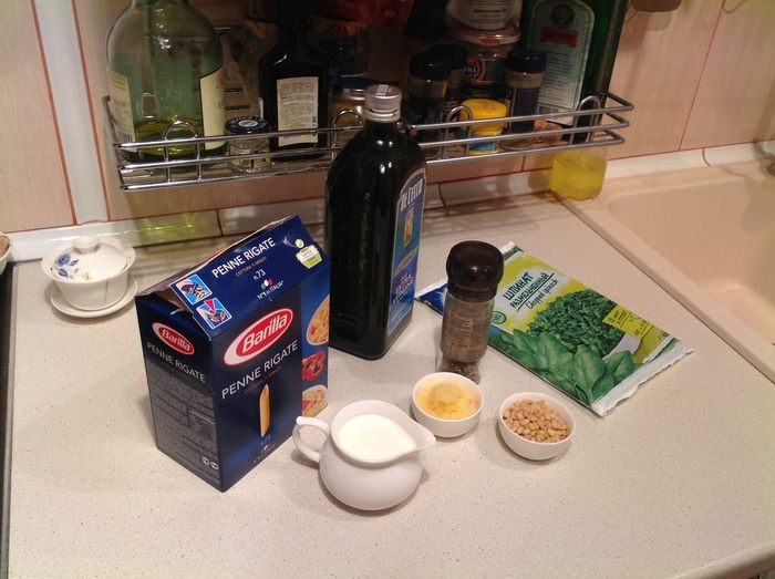 Пенне с соусом из шпината