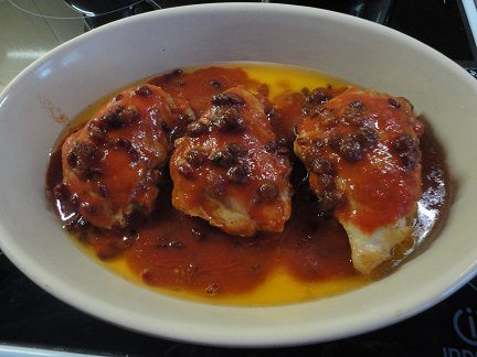 Куриные грудки с изюмом и барбарисом