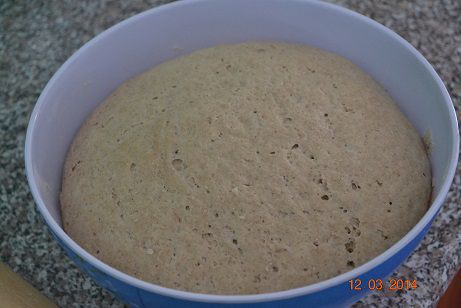 Мясной пирог с изюмом, яблоком и орехами