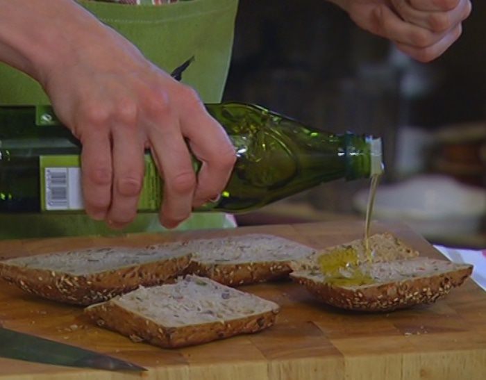 Бургеры с котлетками из тунца и авокадо 