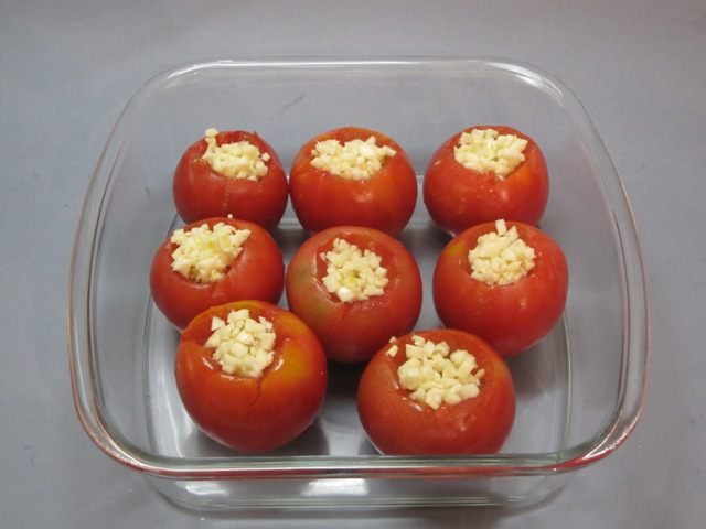 Малосольные помидоры с чесноком
