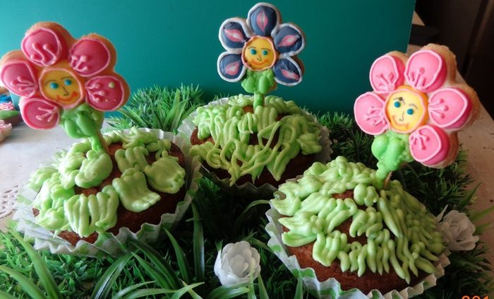 Кекс &amp;quot;Дарите женщинам цветы!&amp;quot;