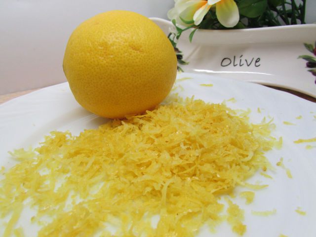 Сырное печенье с маслинами и ароматом лимона