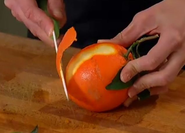 Манный пудинг с пряным апельсиновым сиропом 