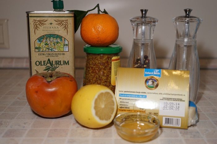 Французский салат из хурмы с козьим сыром