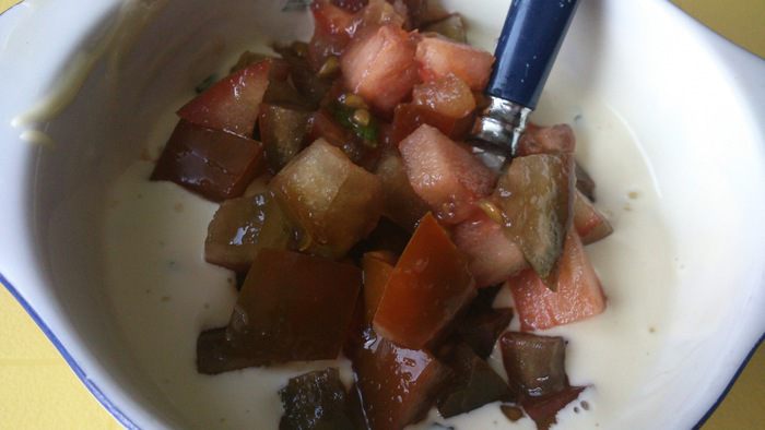 Котлетки из лосося с томатным соусом