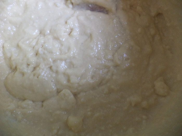 Заварной кулич с вяленой вишней