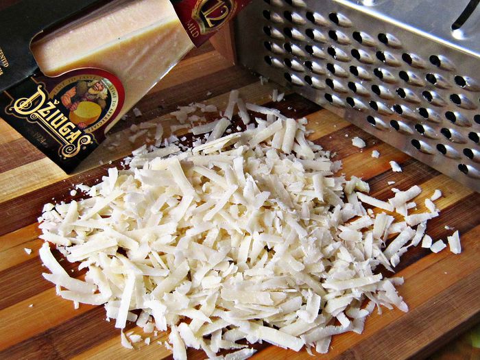 Луковый пирог со шпиком и сыром Джюгас 