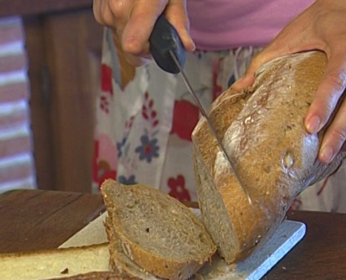 Горгонзола с хлебом, медом и мармеладом