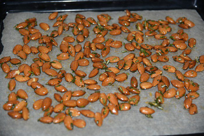 Миндаль в меду с морской солью