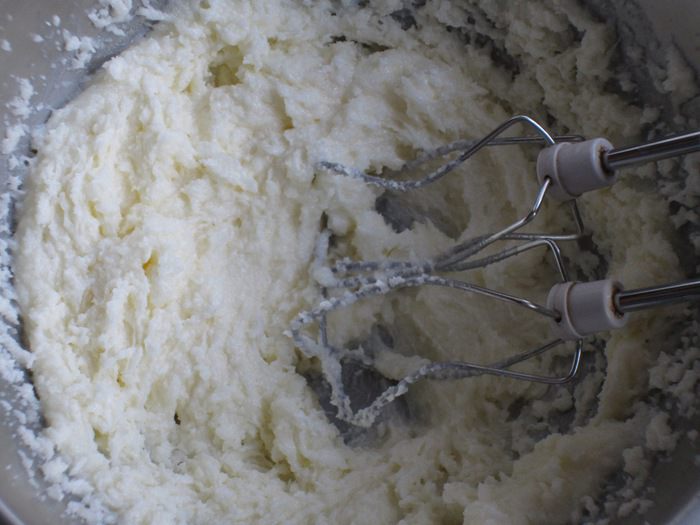 Шоколадный кекс с черешней