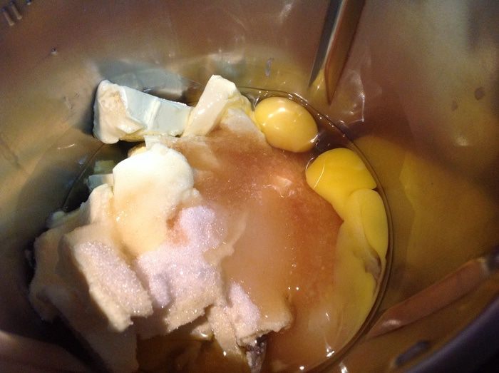 Шоколадный торт с ежевикой и малиной