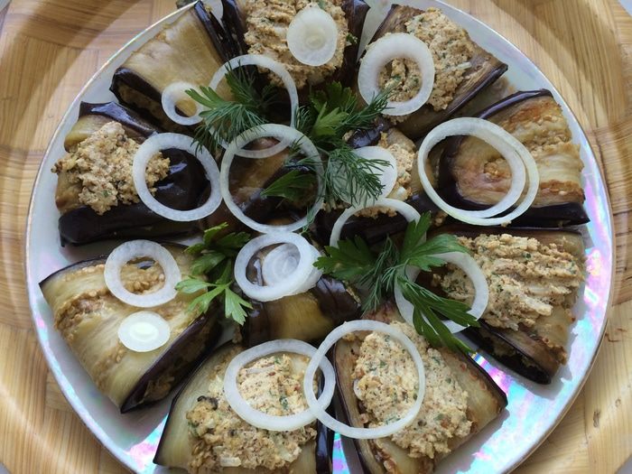 Баклажаны по-грузински с соусом сациви