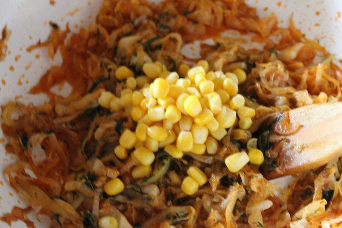 Пирог с капустой и кукурузой