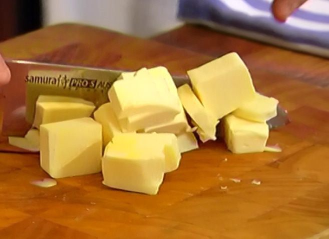 Молодой картофель с хрустящим салатом