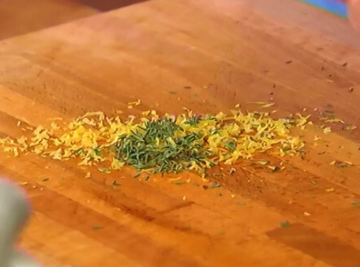 Перепелки, запеченные с вишней и курагой 