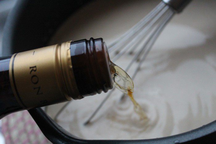 Кофейно-ромовая панна котта с соусом Тоффи