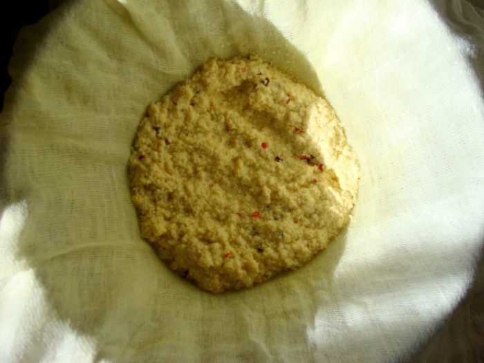 Домашний сыр с паприкой и &amp;quot;кайенской солью&amp;quot;