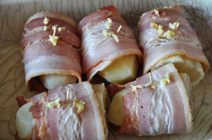 Картошка в беконе с чесноком