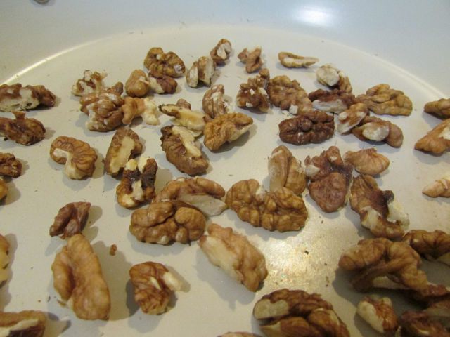 Теплый салат с грушей и голубым сыром