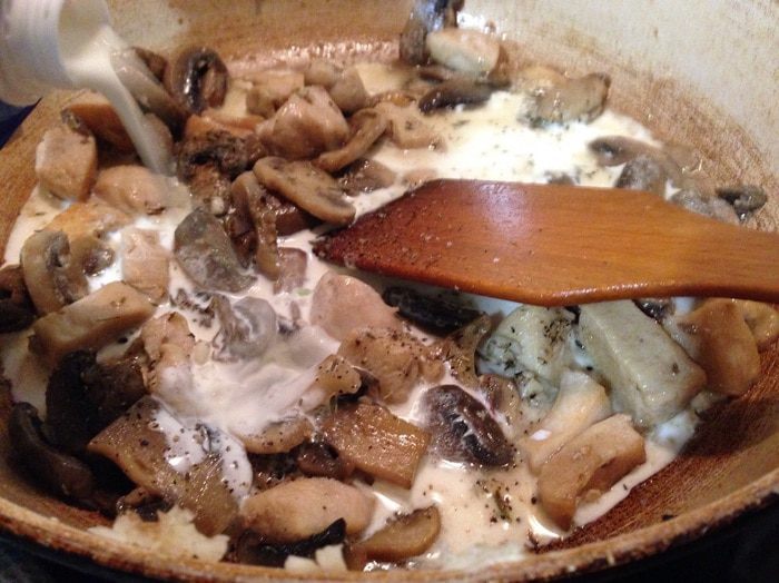 Фарфалле с индейкой и грибами