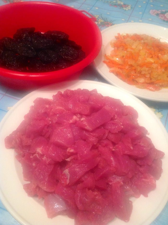Говяжья вырезка, тушенная с черносливом