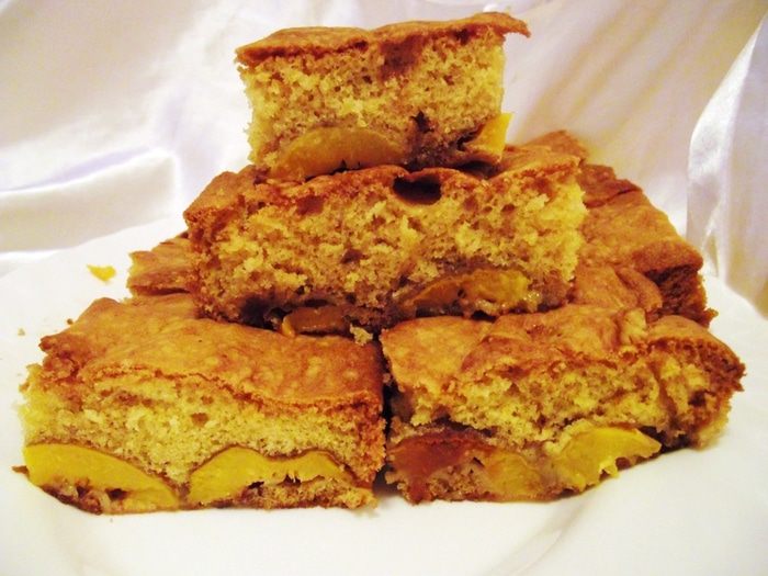 Французский кекс с персиками