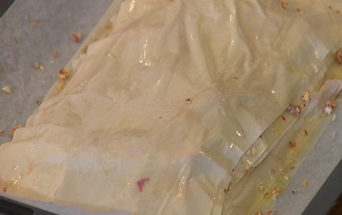 Пахлава со сливами и лавандой