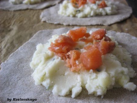 Карельские пирожки с картофелем и рыбой
